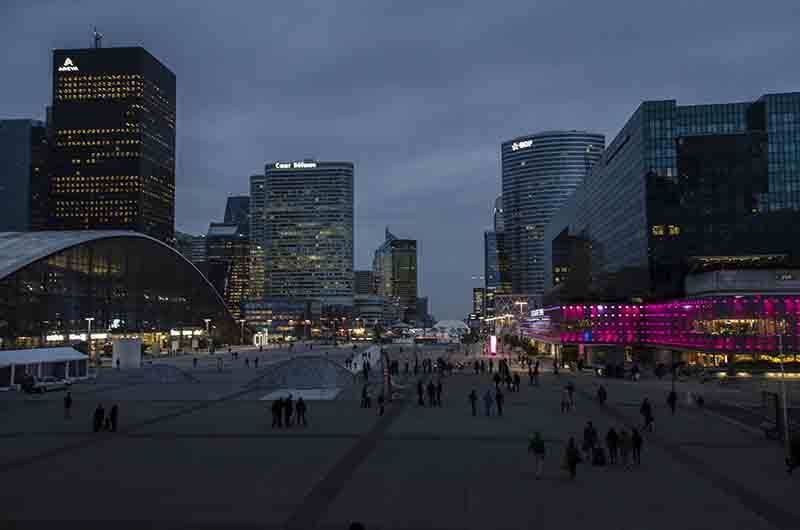 169 - Francia - Paris - La Defense - imagen nocturna.jpg